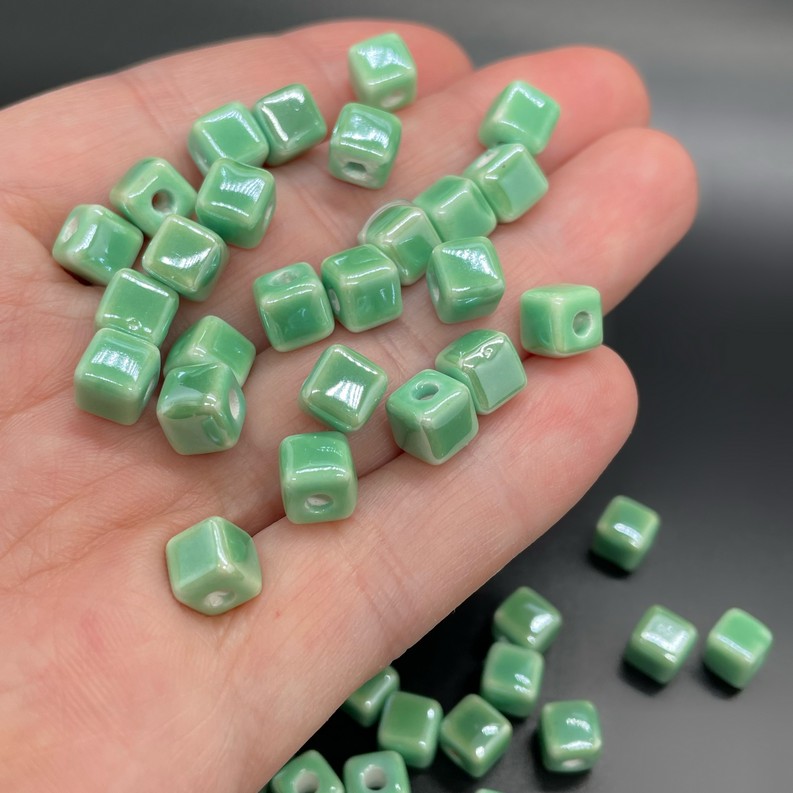 6 мм Бусина куб, керамика цвет зеленый