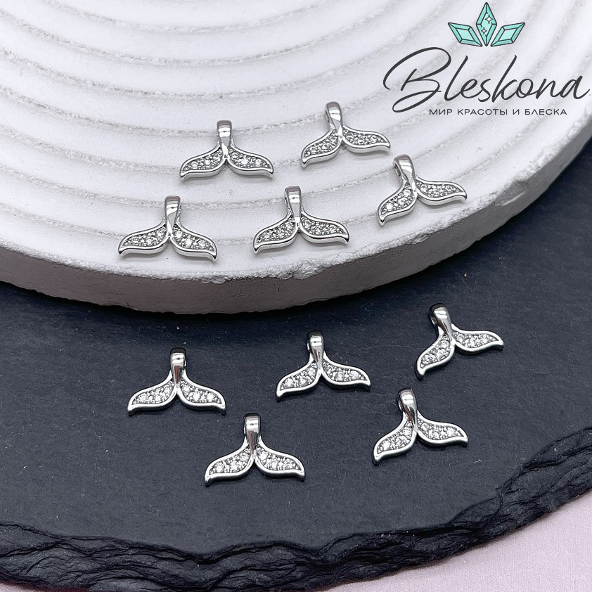 8*11,5 мм, цвет серебро Подвеска Хвост кита цирконы 