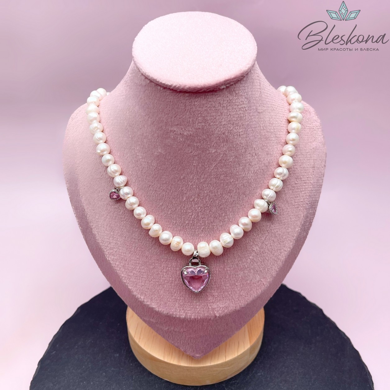 Бюст для украшений пудровый высота 19 см основа дерево