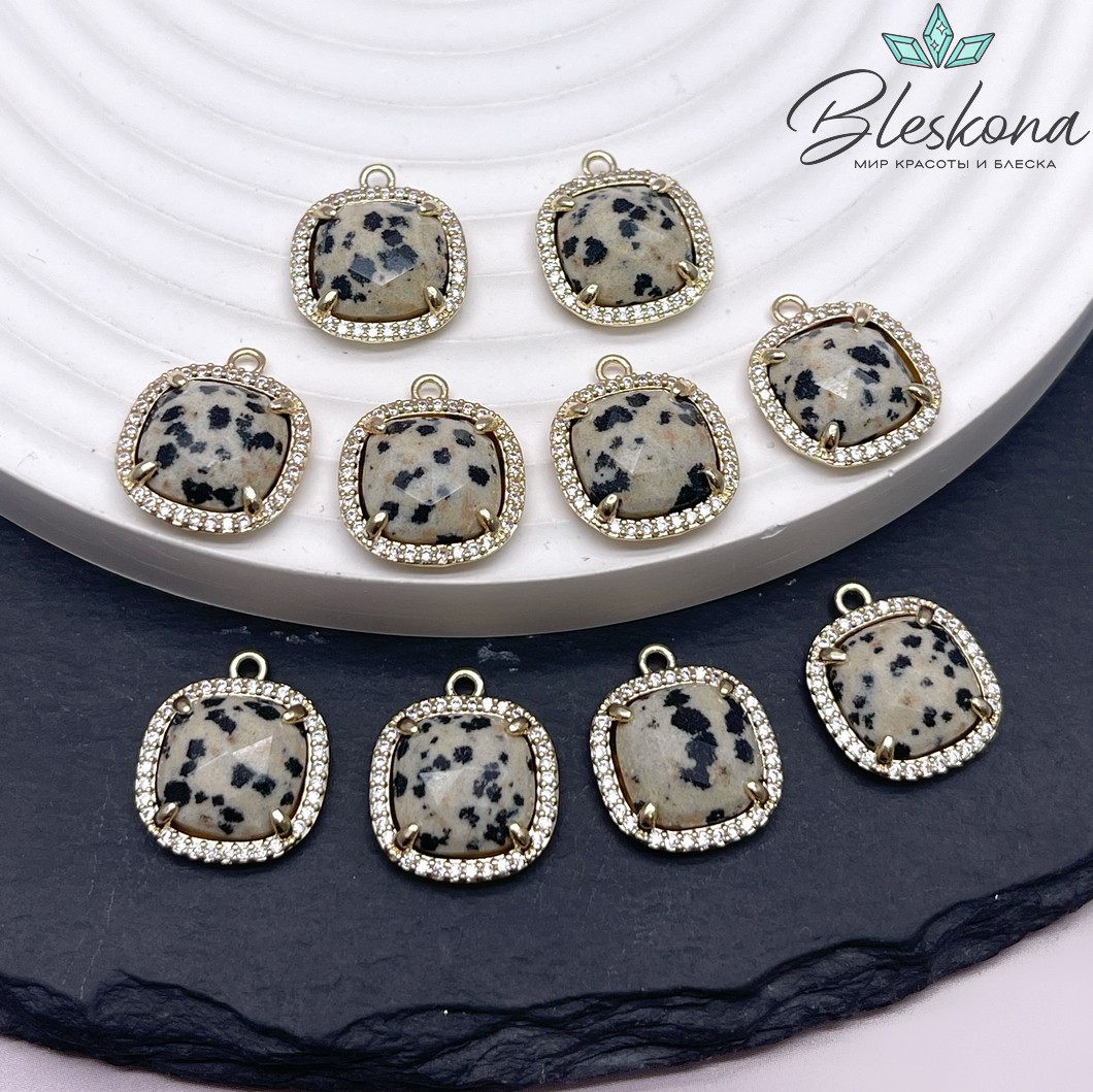 14мм, цвет золото ,Подвеска квадрат Далматиновая Яшма в обрамлении цирконы