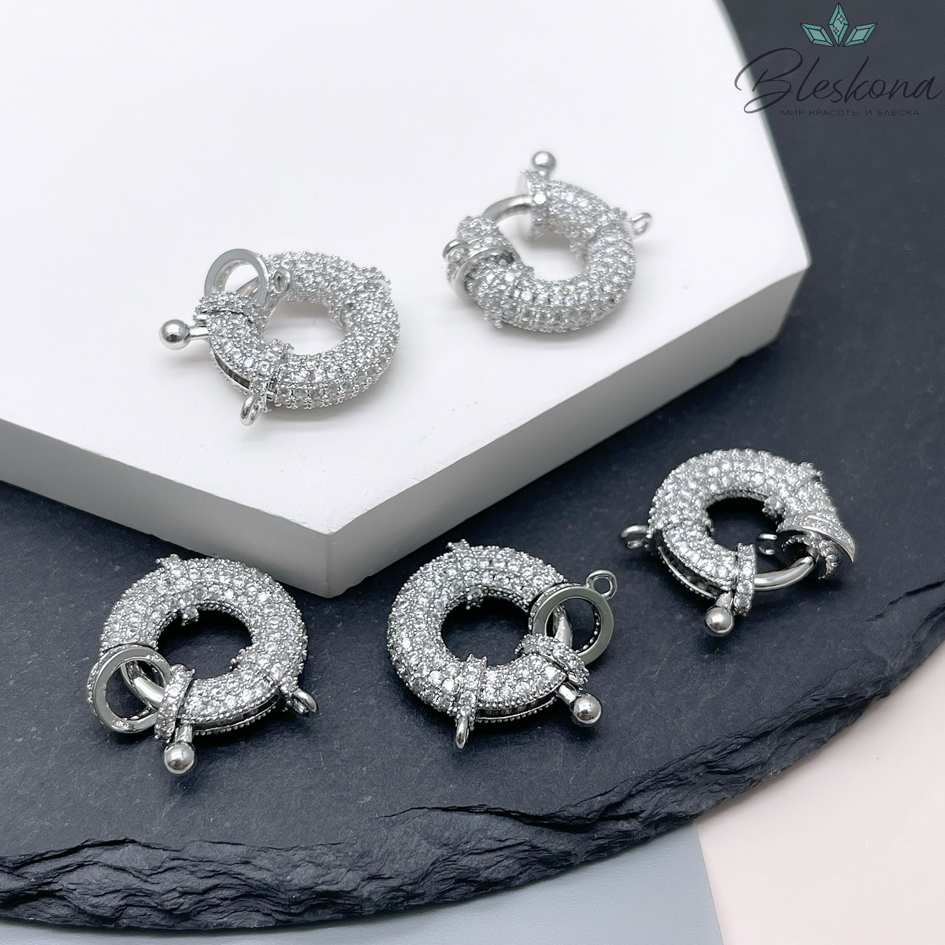 17*22,5 мм Цвет серебро, Замок Штурвал цирконы