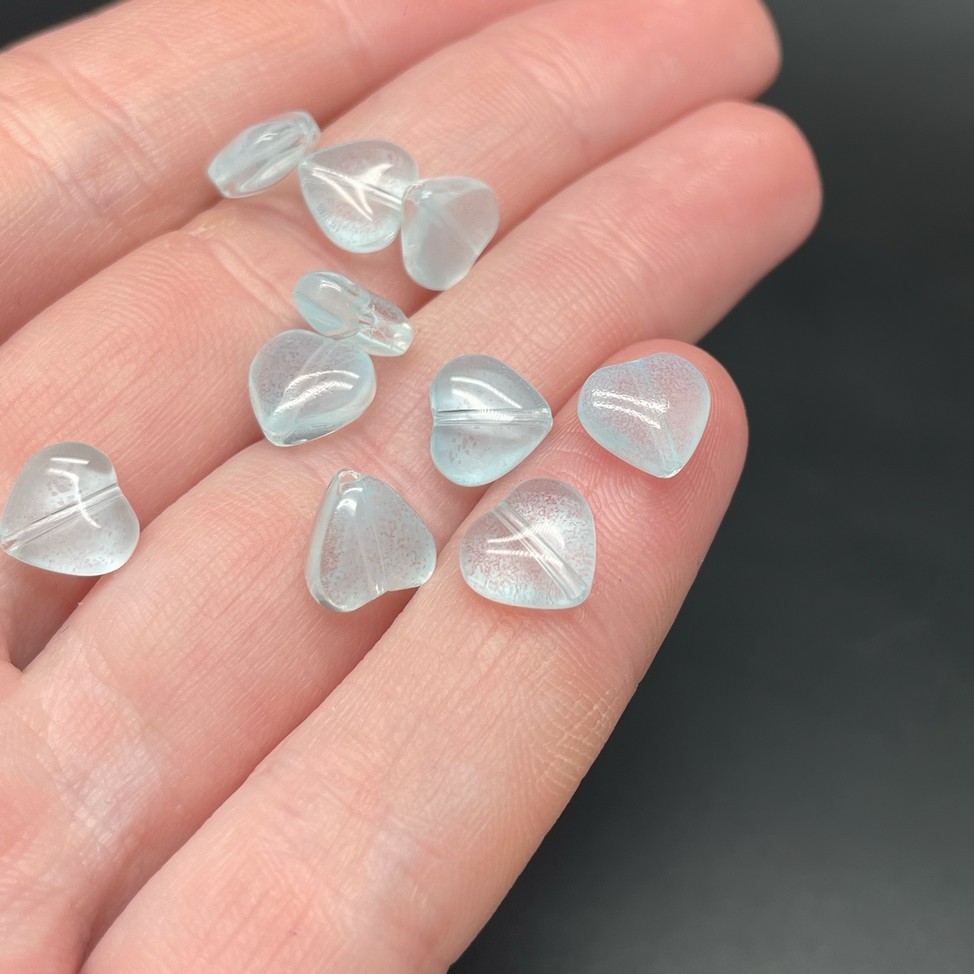 8,5 мм, Стекло сердце светло-голубое  уп.10 шт 