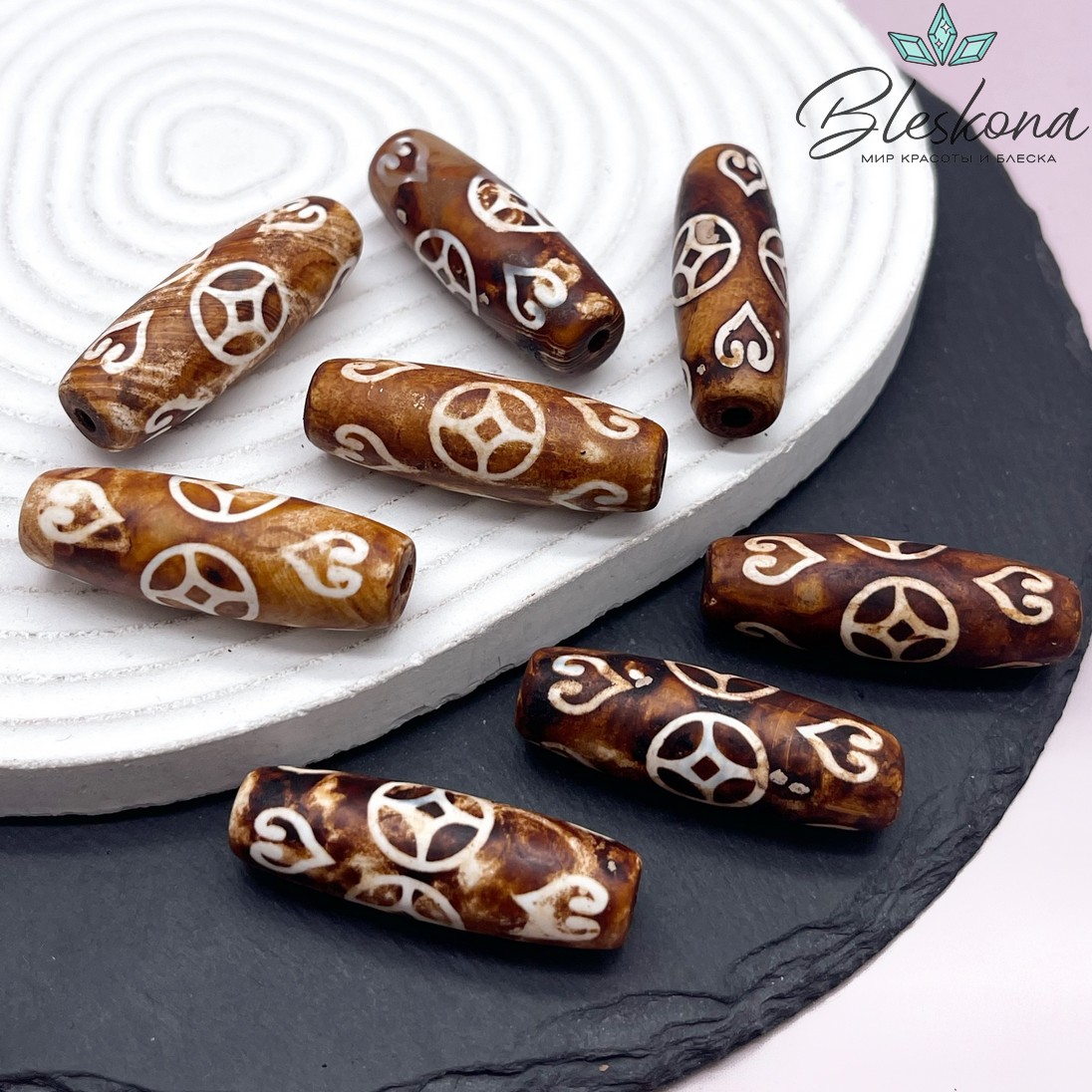 Бусина Дзи 3 монеты и 6 сердец коричневый матовый бочонок 40*13 мм