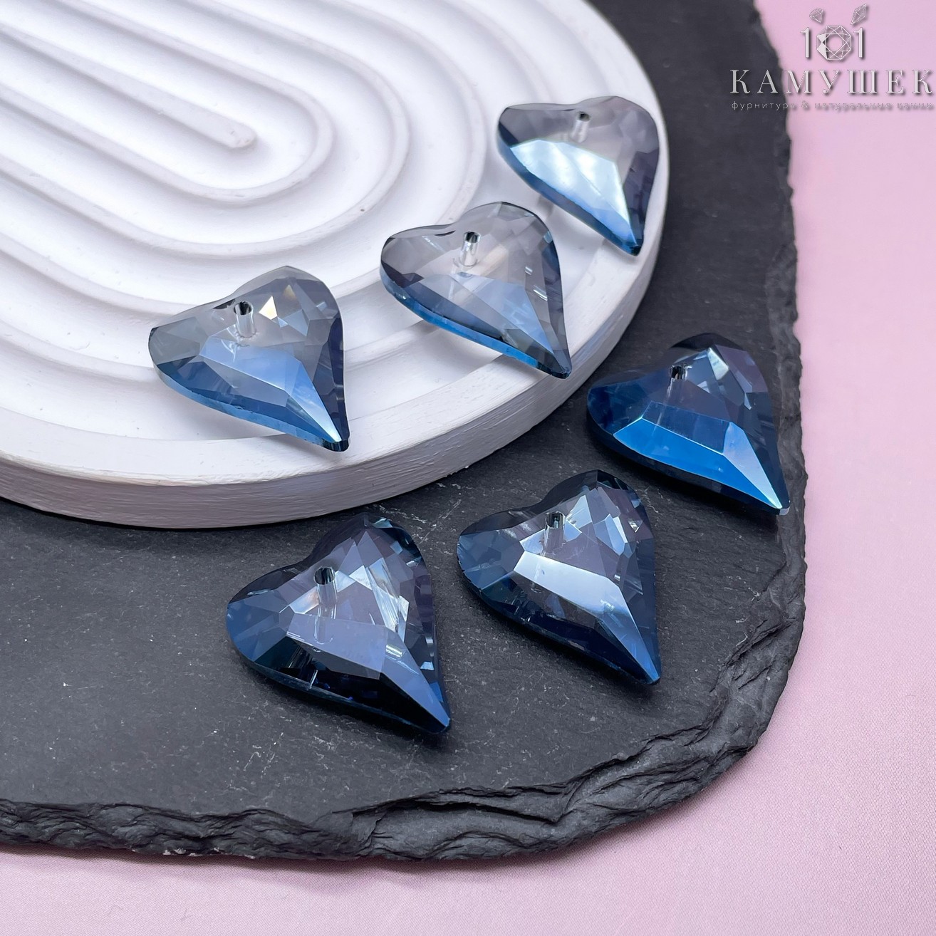 26,5*21,5 мм, Подвеска сердце стекло белое с переливом (Denim blue) уп. 2 шт