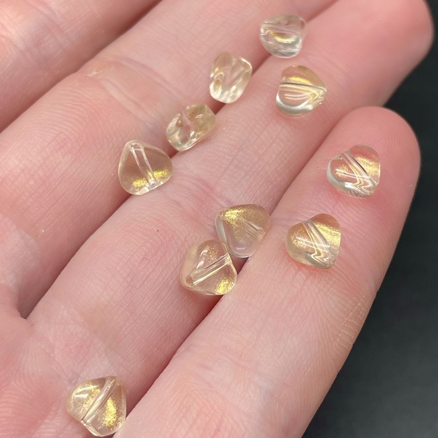 6,5 мм, Стекло сердце светло-желтое  уп.10 шт 