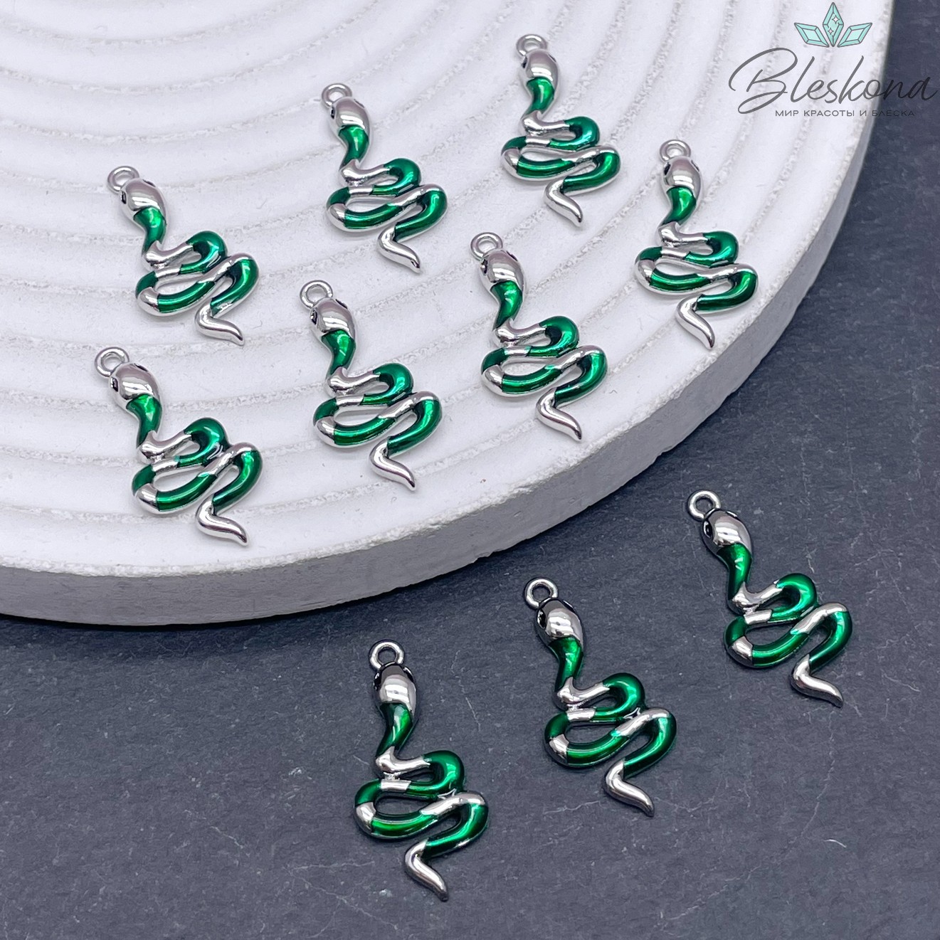21,5*10,5 мм Цвет серебро, Подвеска Змея зеленая эмаль 