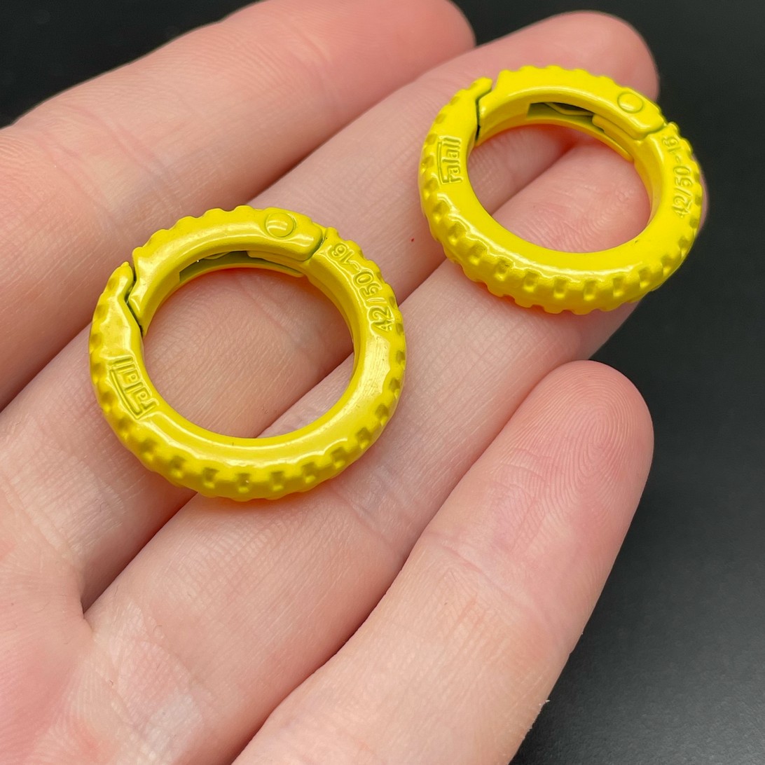 25мм , Замок круг -колесо желтая эмаль 