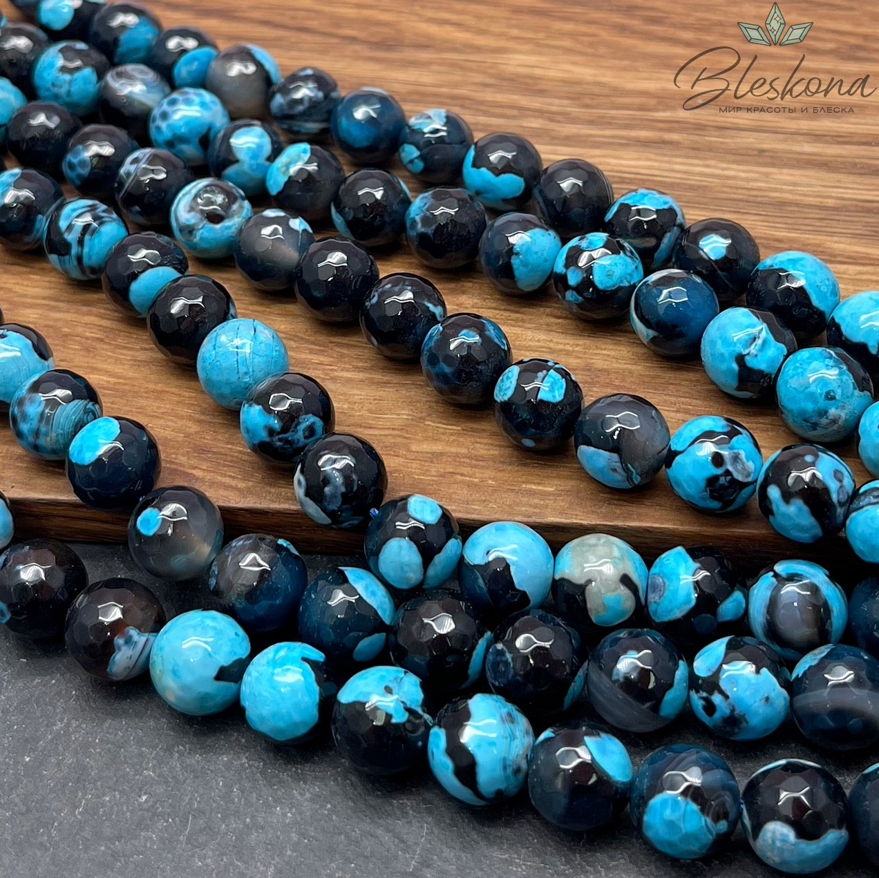Агат черный голубые разводы огранка 10 мм