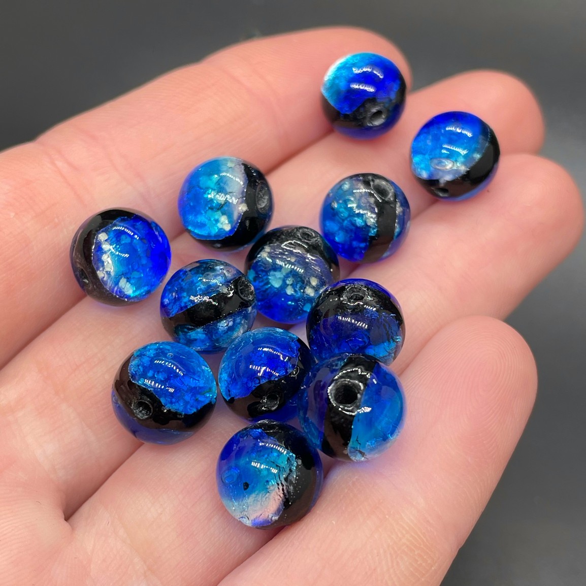 10 мм, Стекло бусина шар сине-голубое с черным обрамлением 