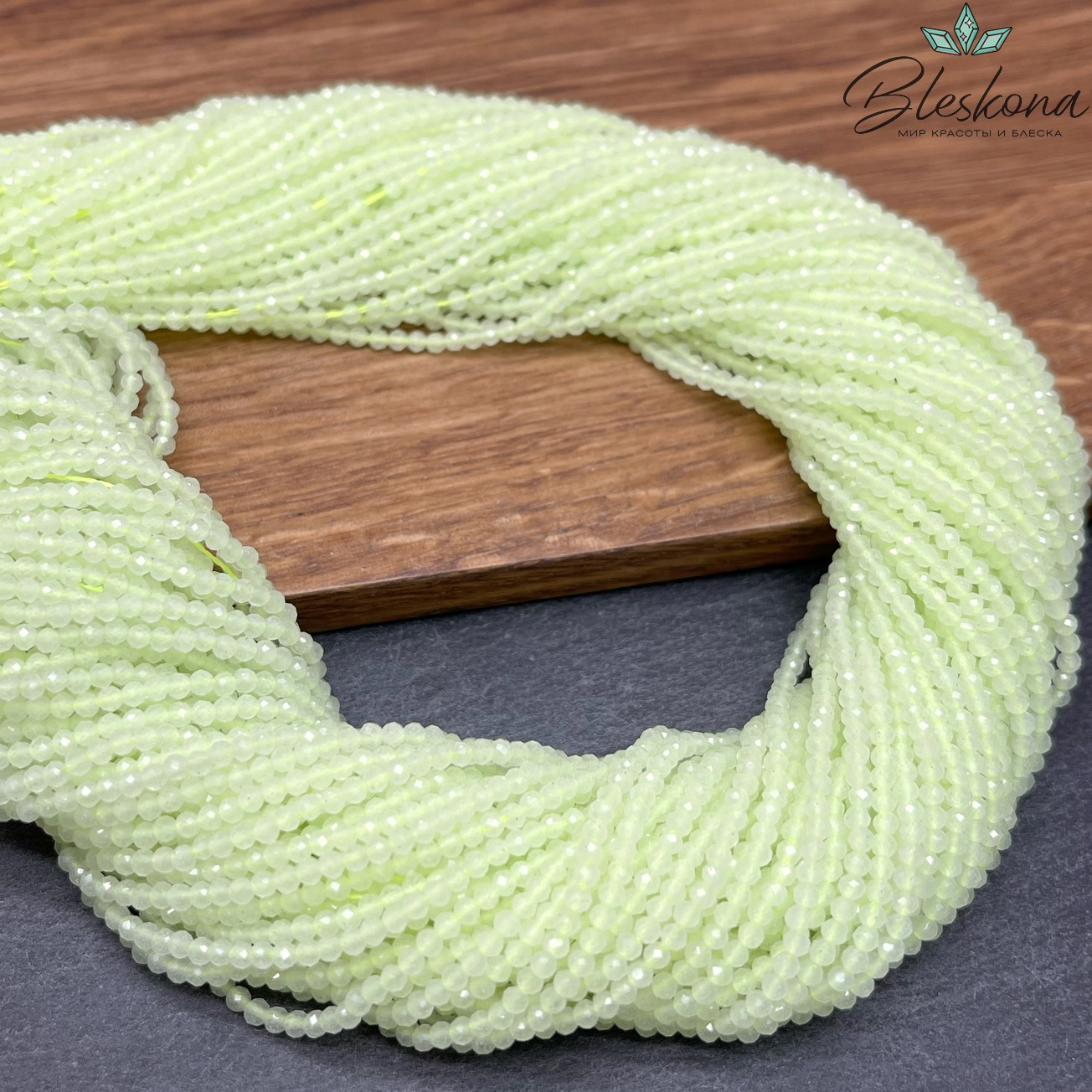 Лунный камень светло-зеленый тонированный (имитация) 2 мм