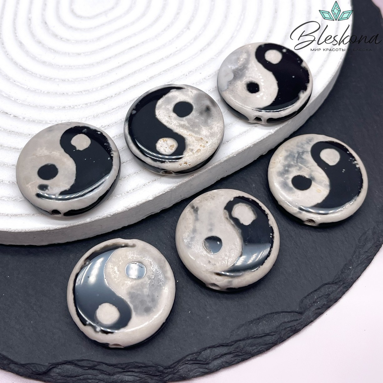 Бусина Дзи Инь-Янь черно-белая 30 мм