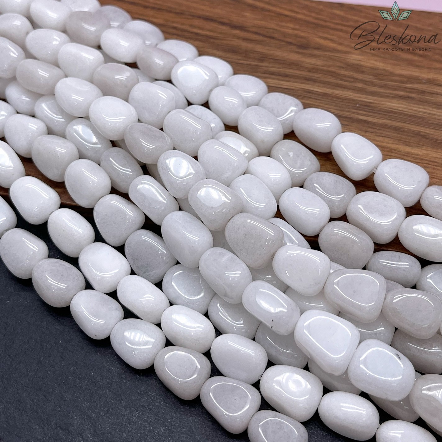 Кварц Белый треугольник фриформ (15-16)*(12,5-13,5) мм