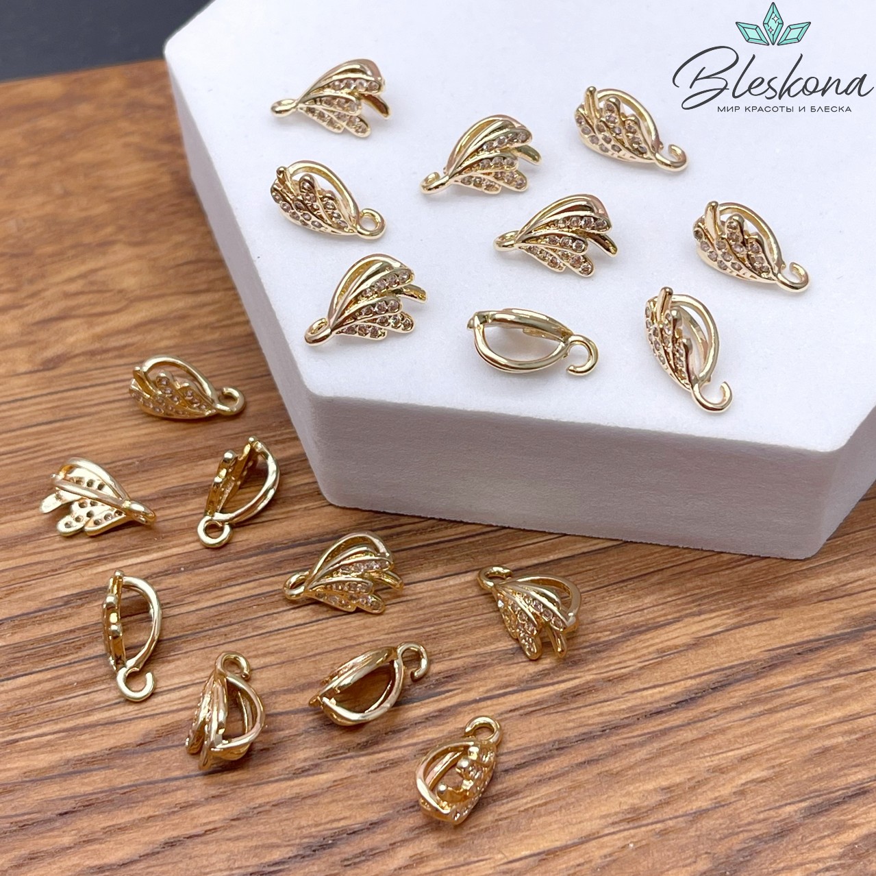 11,5*7 мм Цвет золото, Бейл цирконы разъмное кольцо