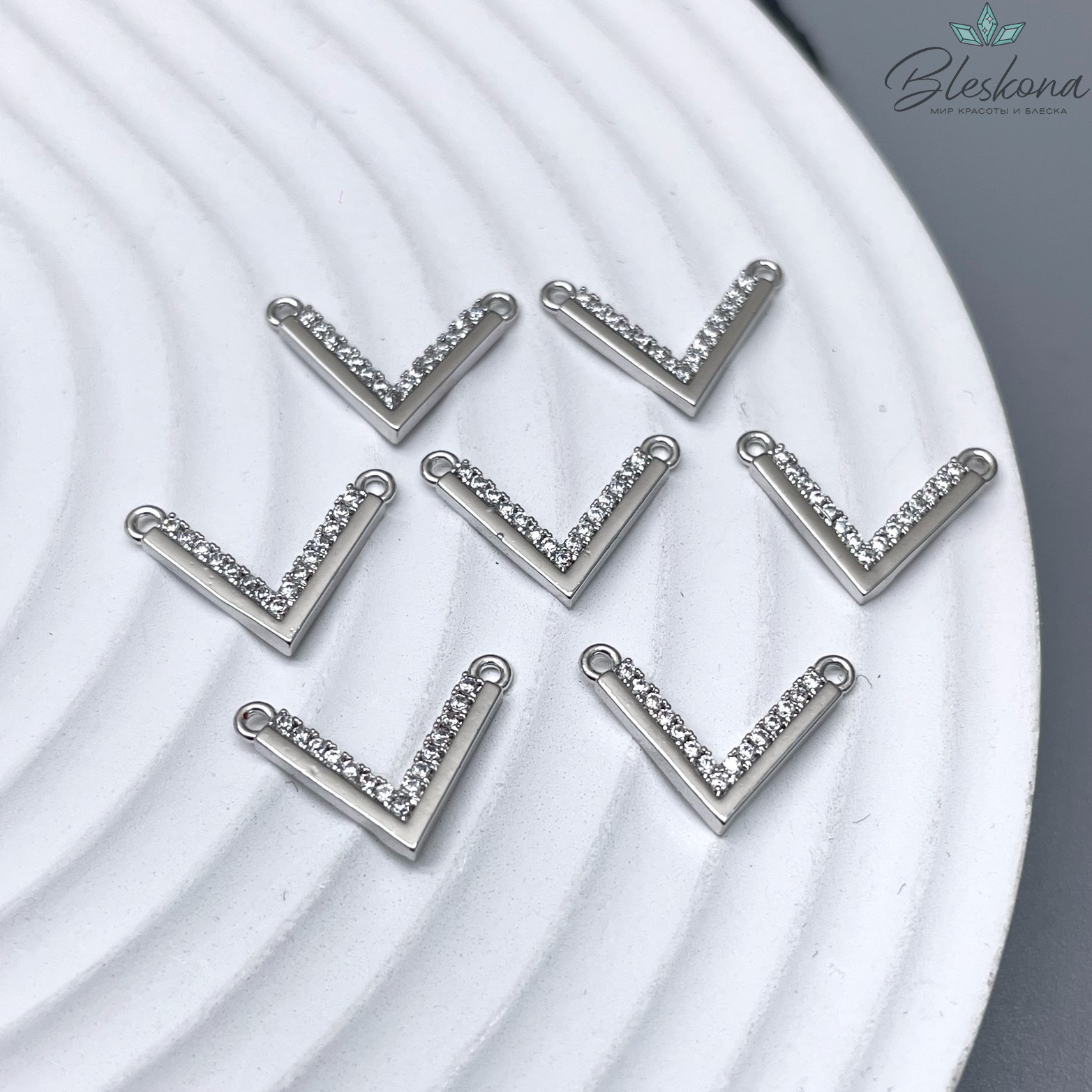 10,5*14,5мм, цвет серебро, Коннектор форму V цирконы 
