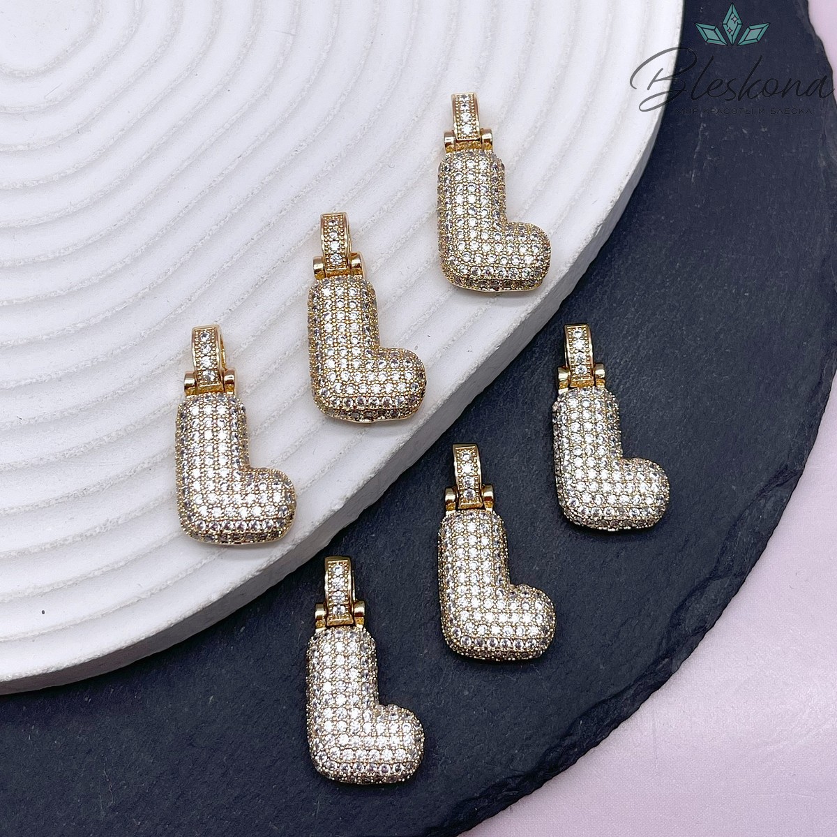 28 мм, Цвет золото, Буква цирконы объемная с бейлом L