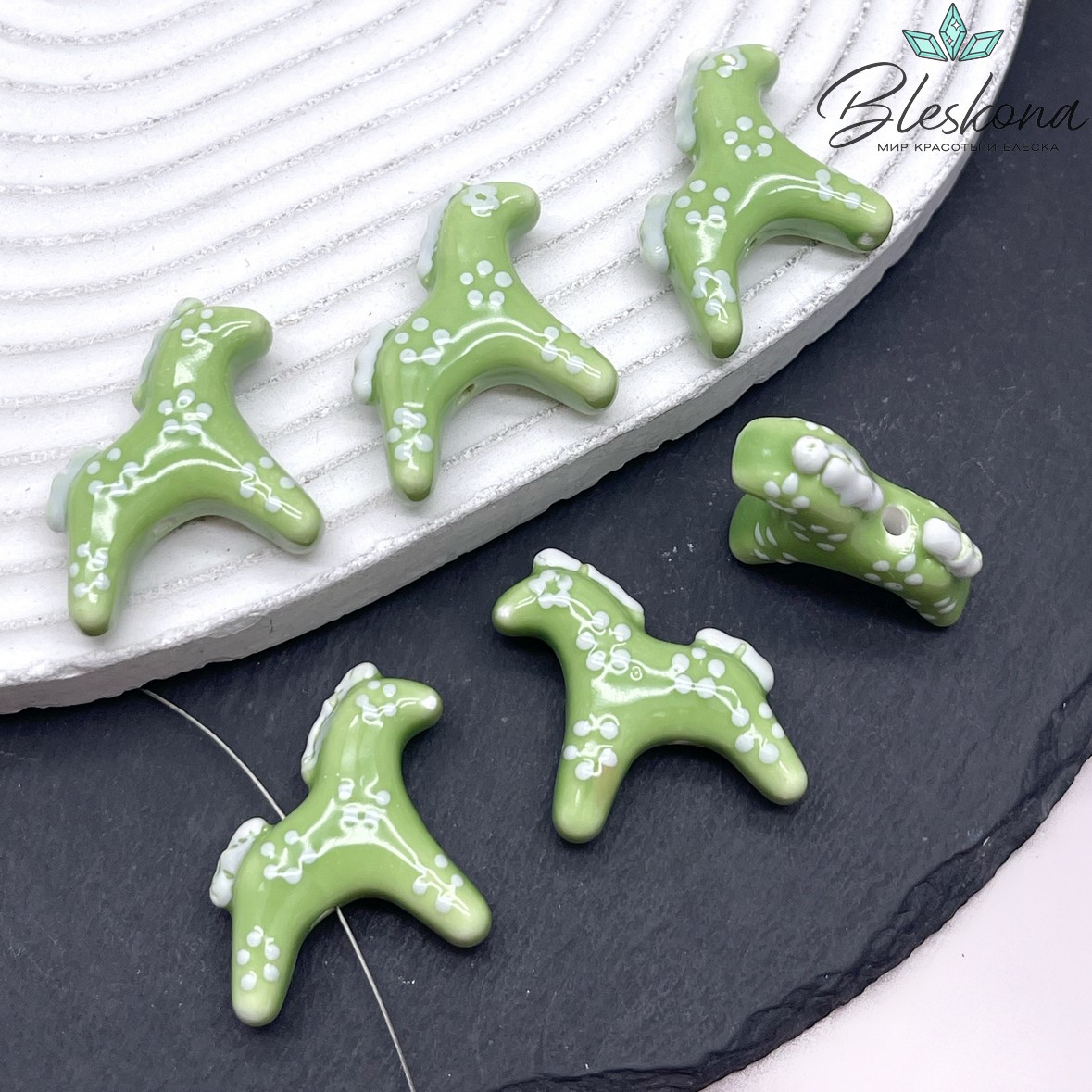 22*27 мм Керамика бусина Дымковская лошадка зеленая