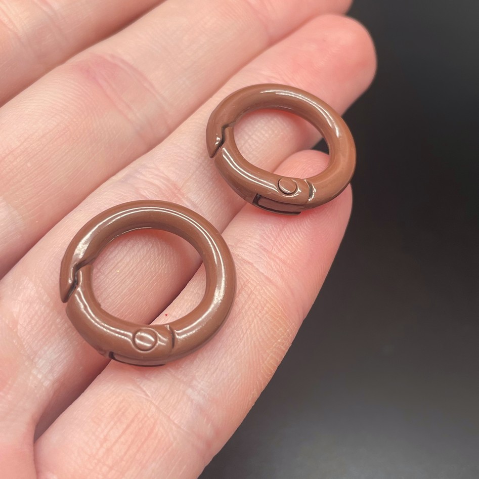 20мм , Замок круг коричневая эмаль 