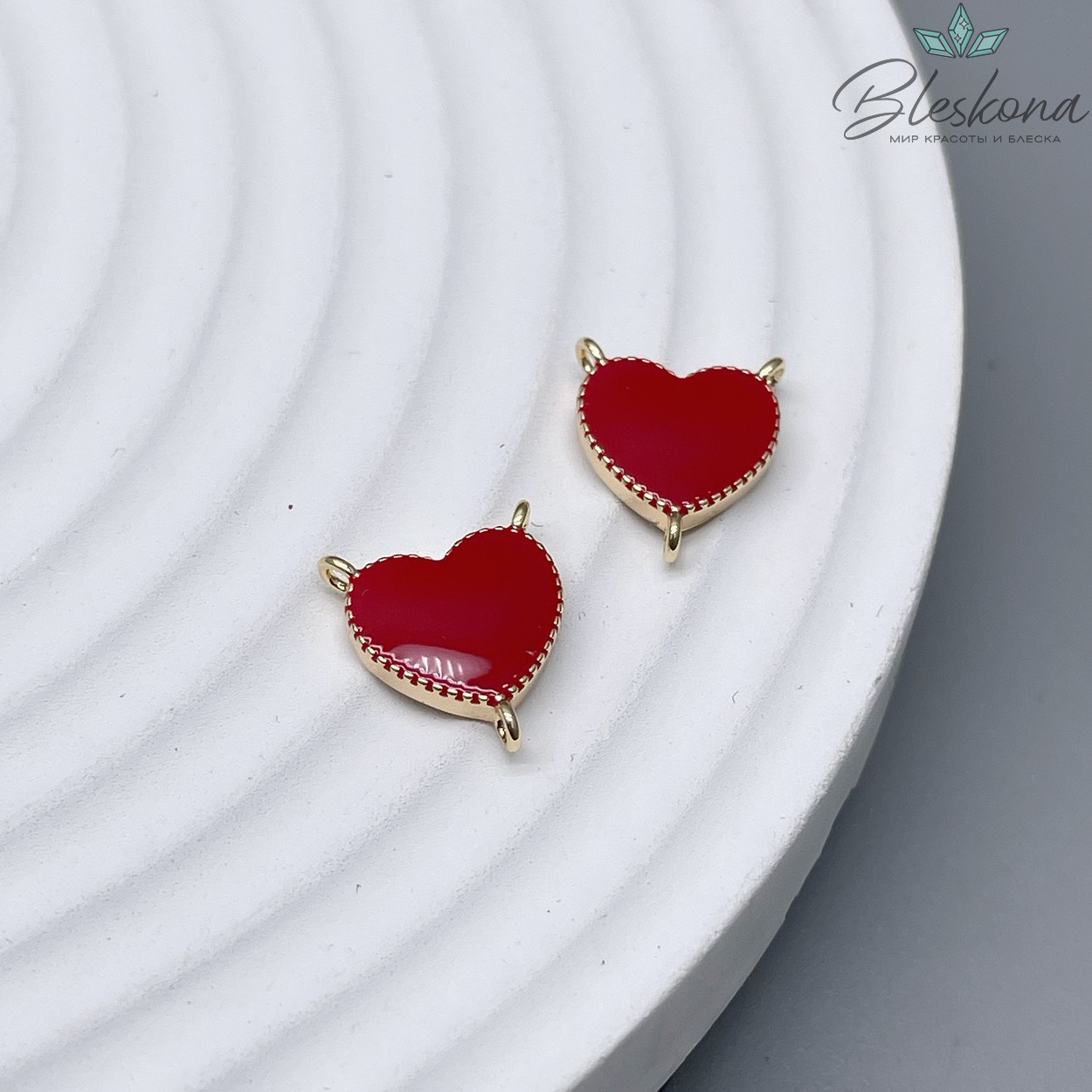 Коннектор сердце красная эмаль, цвет золото 10,5*11,5мм 