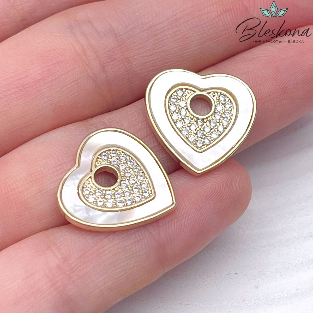 17,8*18,2мм Цвет золото, Подвеска сердце белый перламутр цирконы  