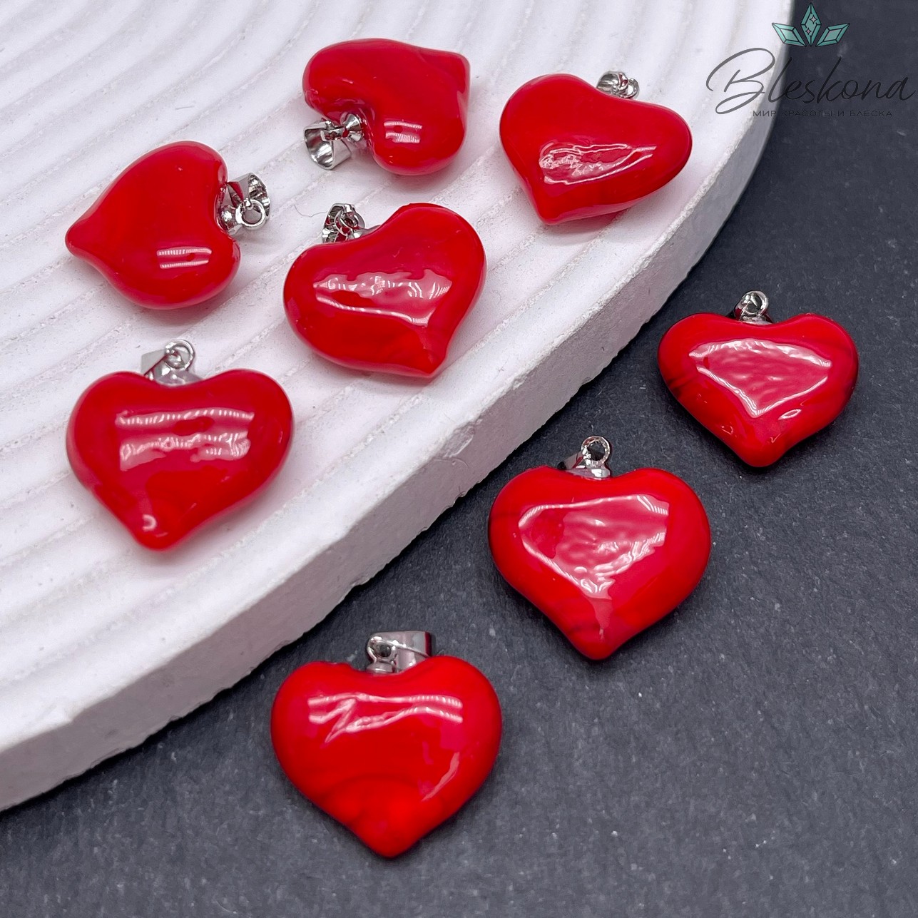 17 мм, Цвет серебро, Подвеска сердце стекло красное