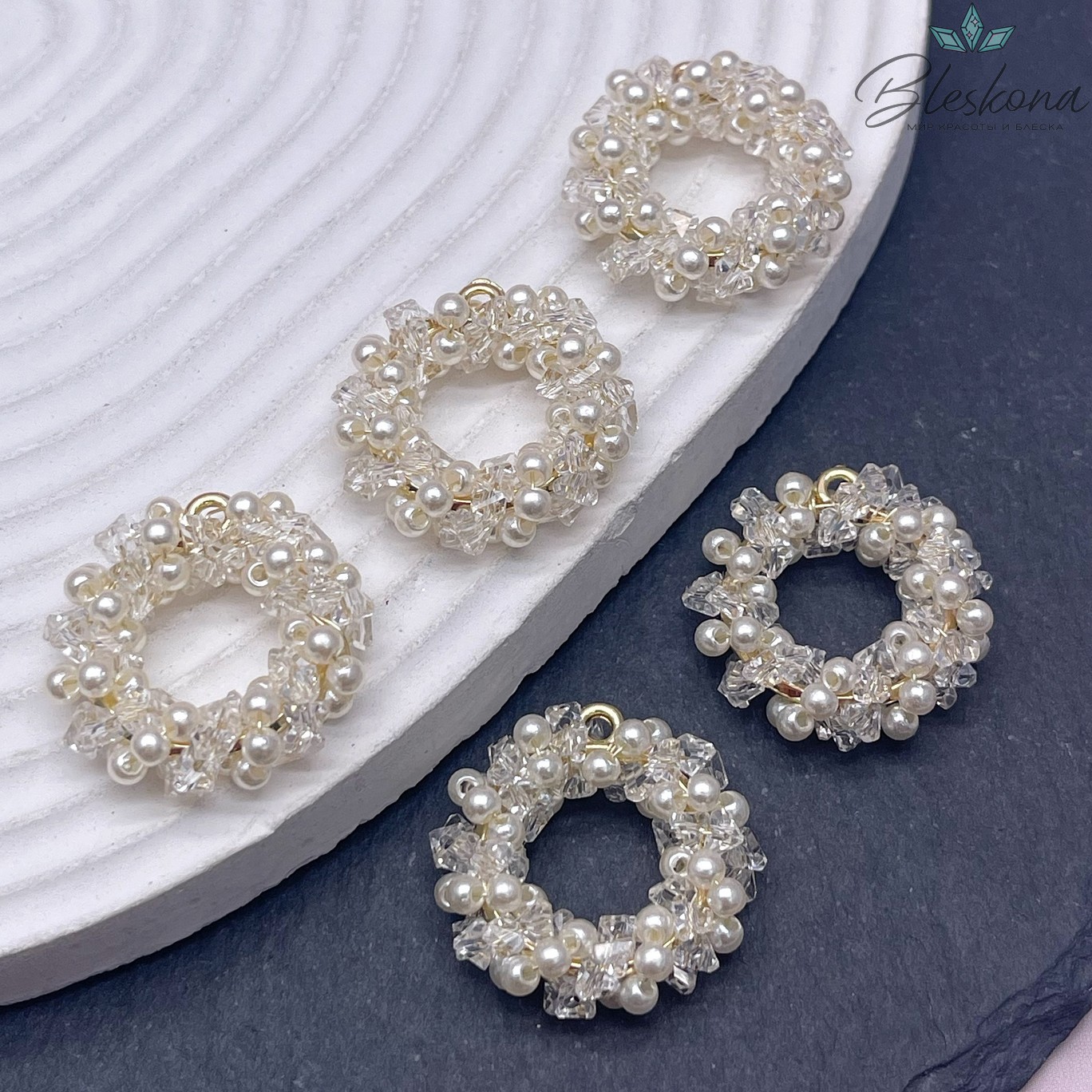 25 мм Цвет золото,  Подвеска бублик из бисера с чешским стеклом