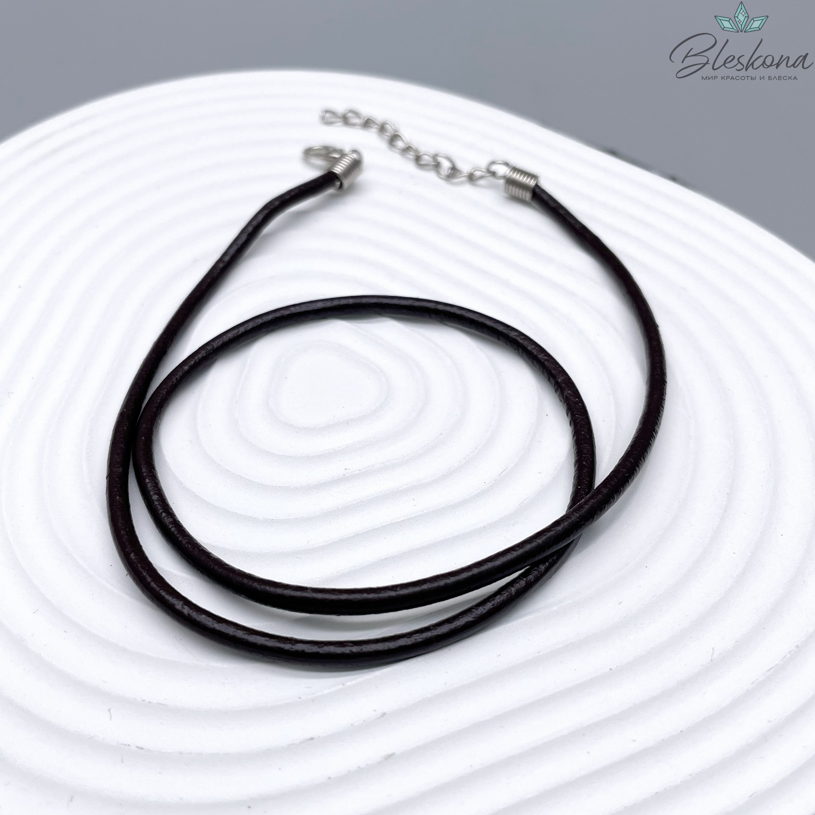 Шнурок коричневый под кулон из натуральной кожи 45 см