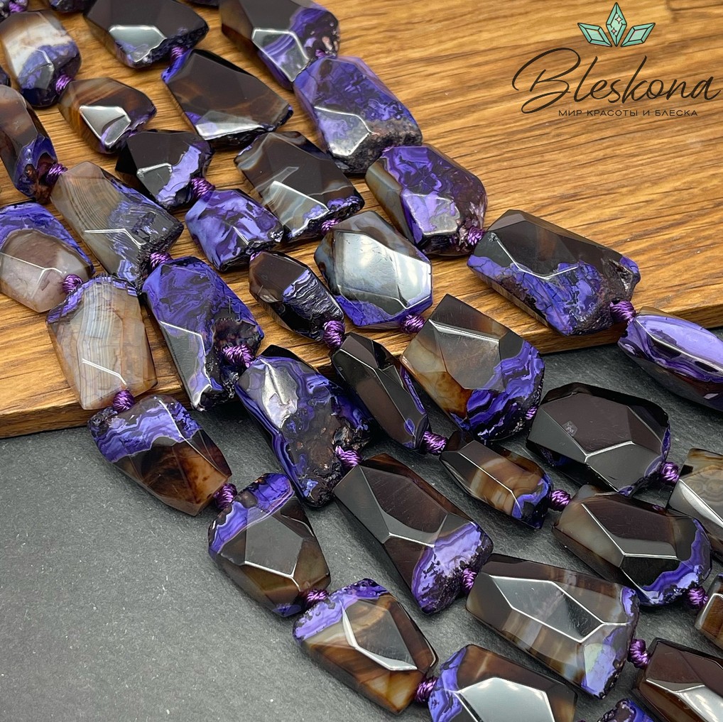 Агат фиолетовый (тонированный) плоский фриформ огранка (24-30)*(16-20) мм