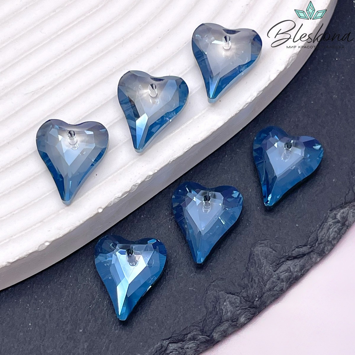 17,5*14,5 мм, Подвеска сердце стекло белое с переливом (Denim blue) уп. 2 шт