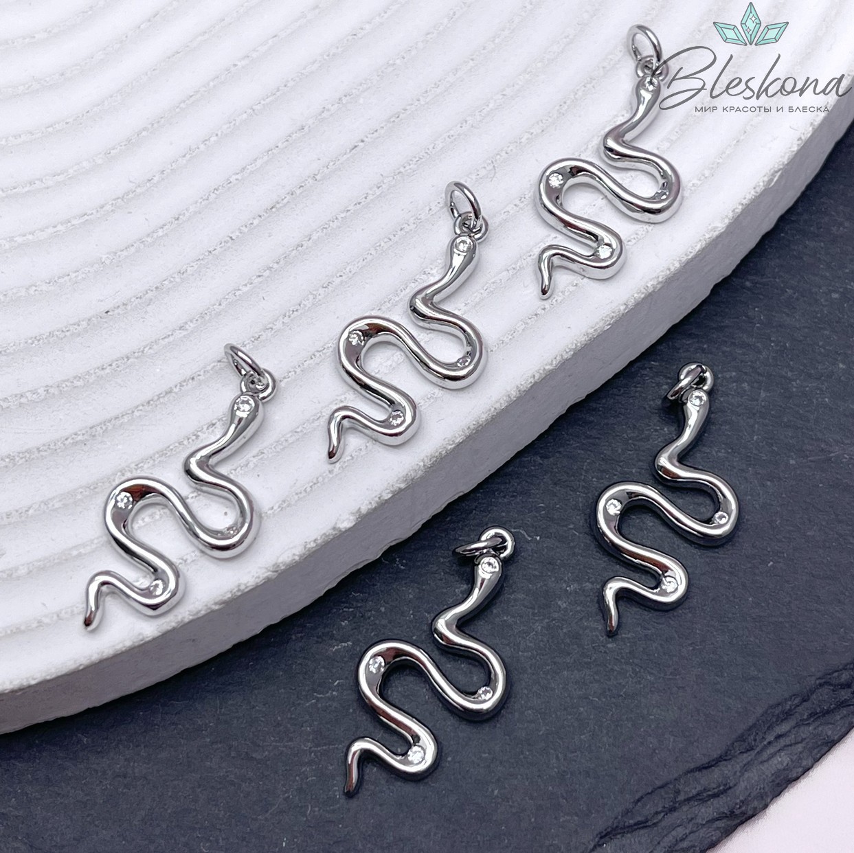 26,5*12,5 мм Цвет серебро, Подвеска змея гладкая с белым цирконом