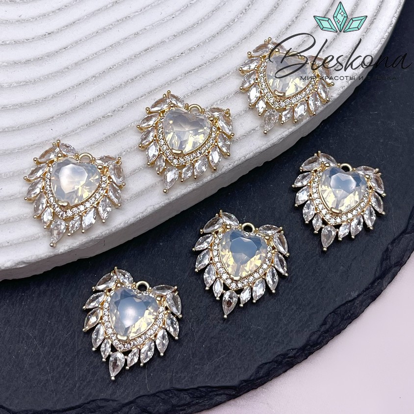 22*21 мм Цвет золото, Подвеска сердце с цирконами