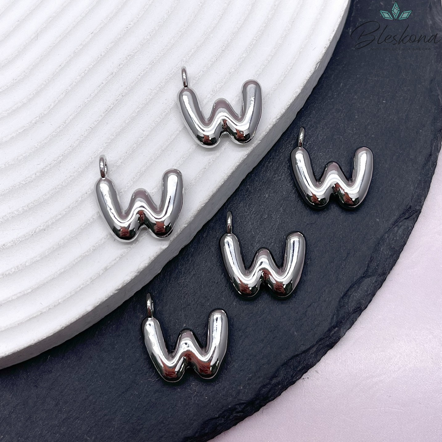 18 мм, Цвет серебро, Буква объемная W