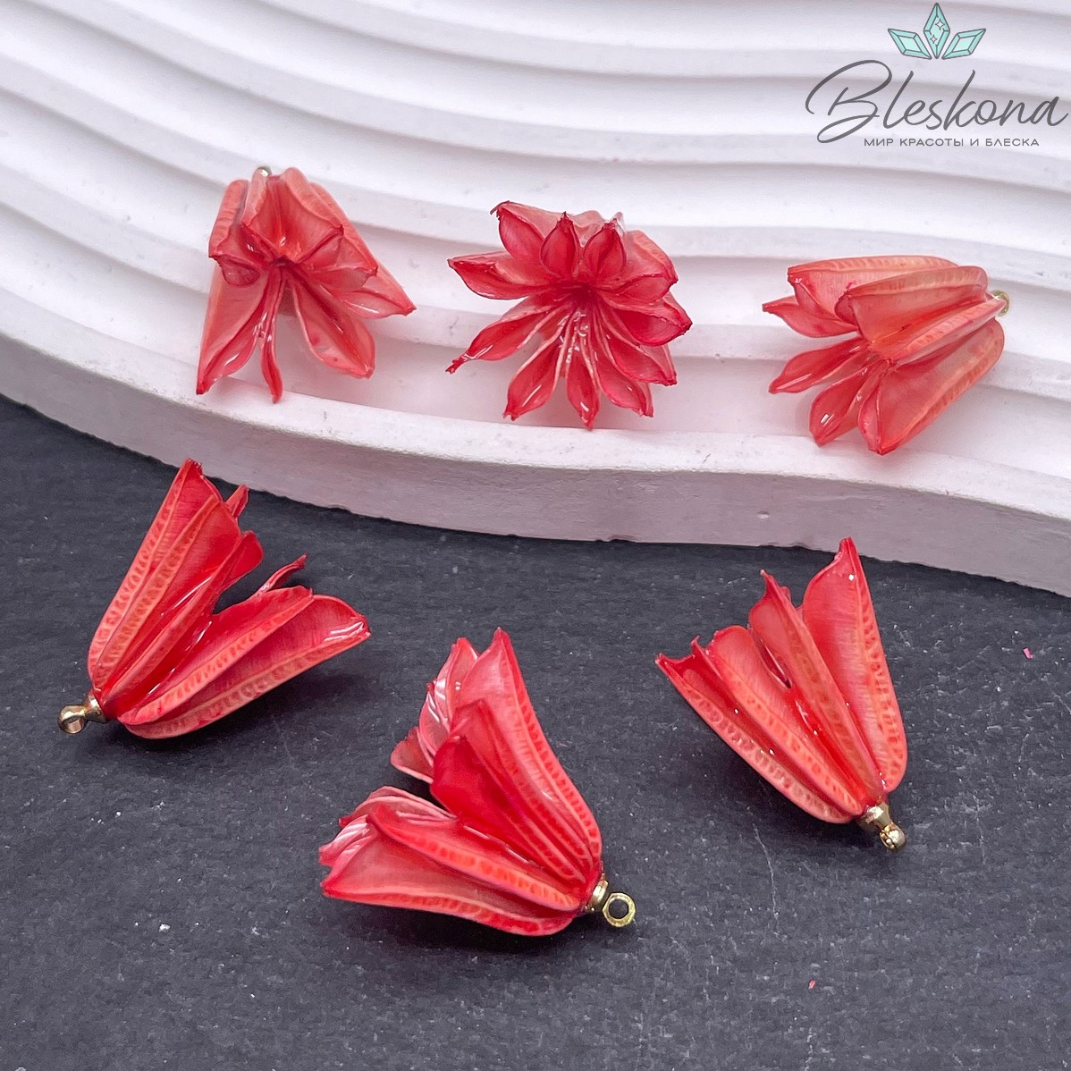 23-28 мм  Подвеска Колокольчик в эпоксидной смоле красный