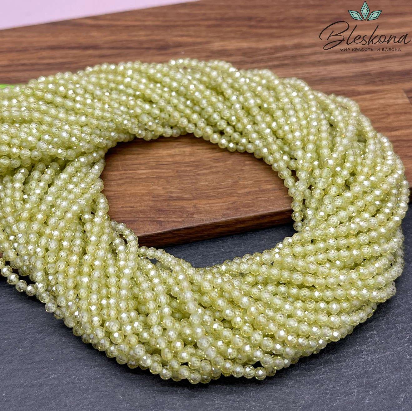 Циркон огранка светло-зеленый 3 мм (кубический цирконий, фианит) 