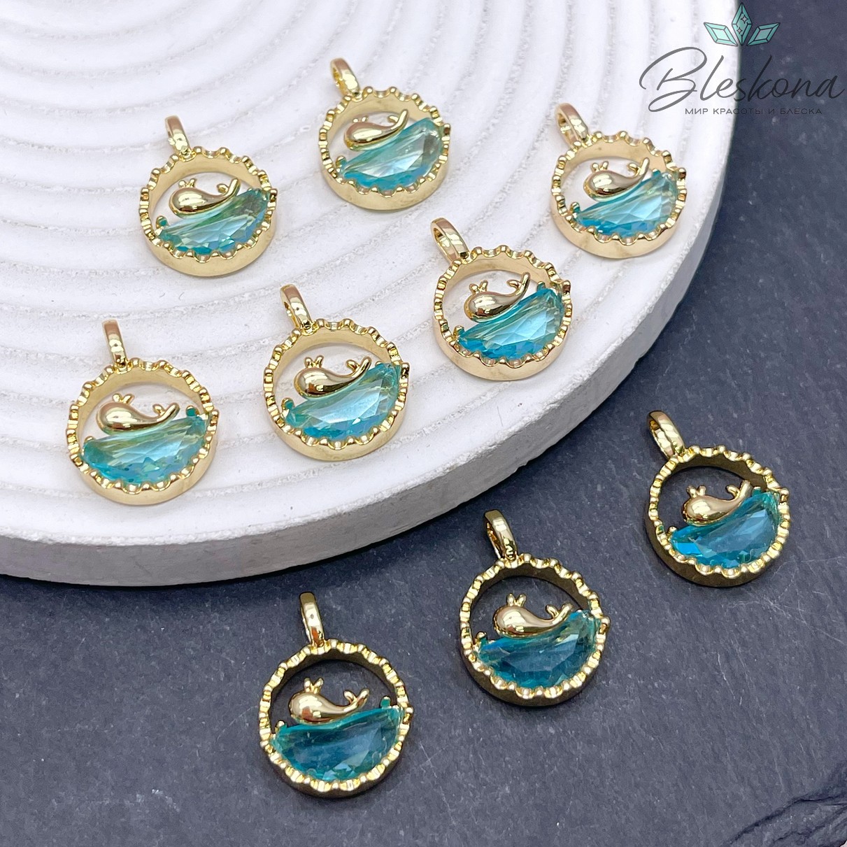 20*14,5 мм Цвет золото, Подвеска Кит в океане ювелирное стекло