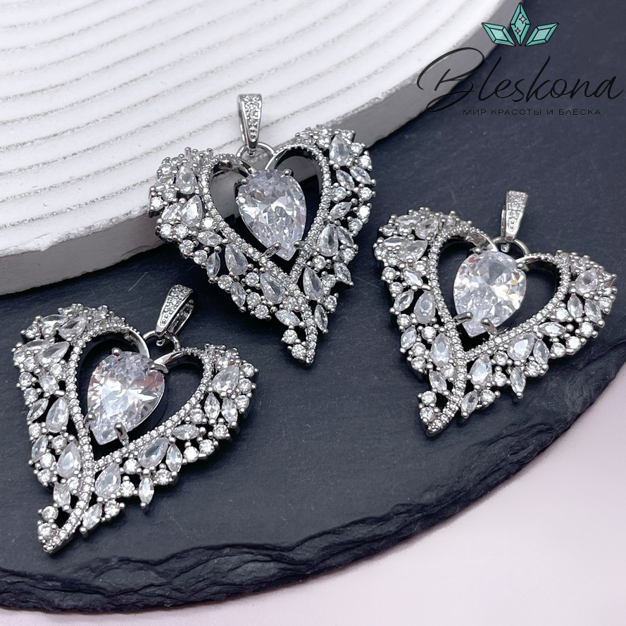 36*35,5 мм Цвет золото, Подвеска сердце с цирконами