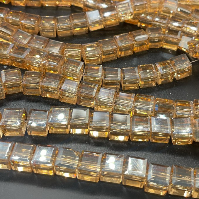 8 мм Стекло Lux, куб огранка, цвет персиковый