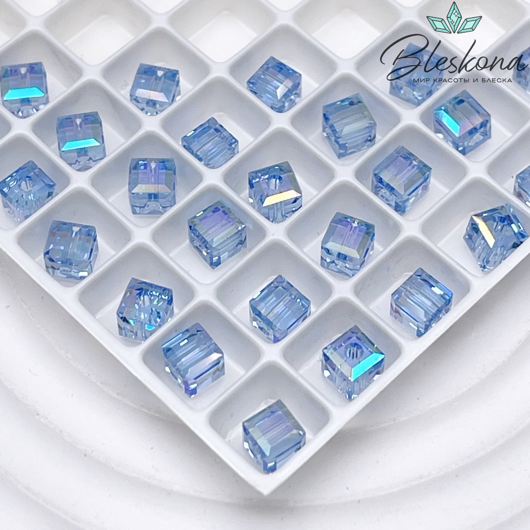5601 Cube Bead 4 мм Light Sapphire Shimmer B