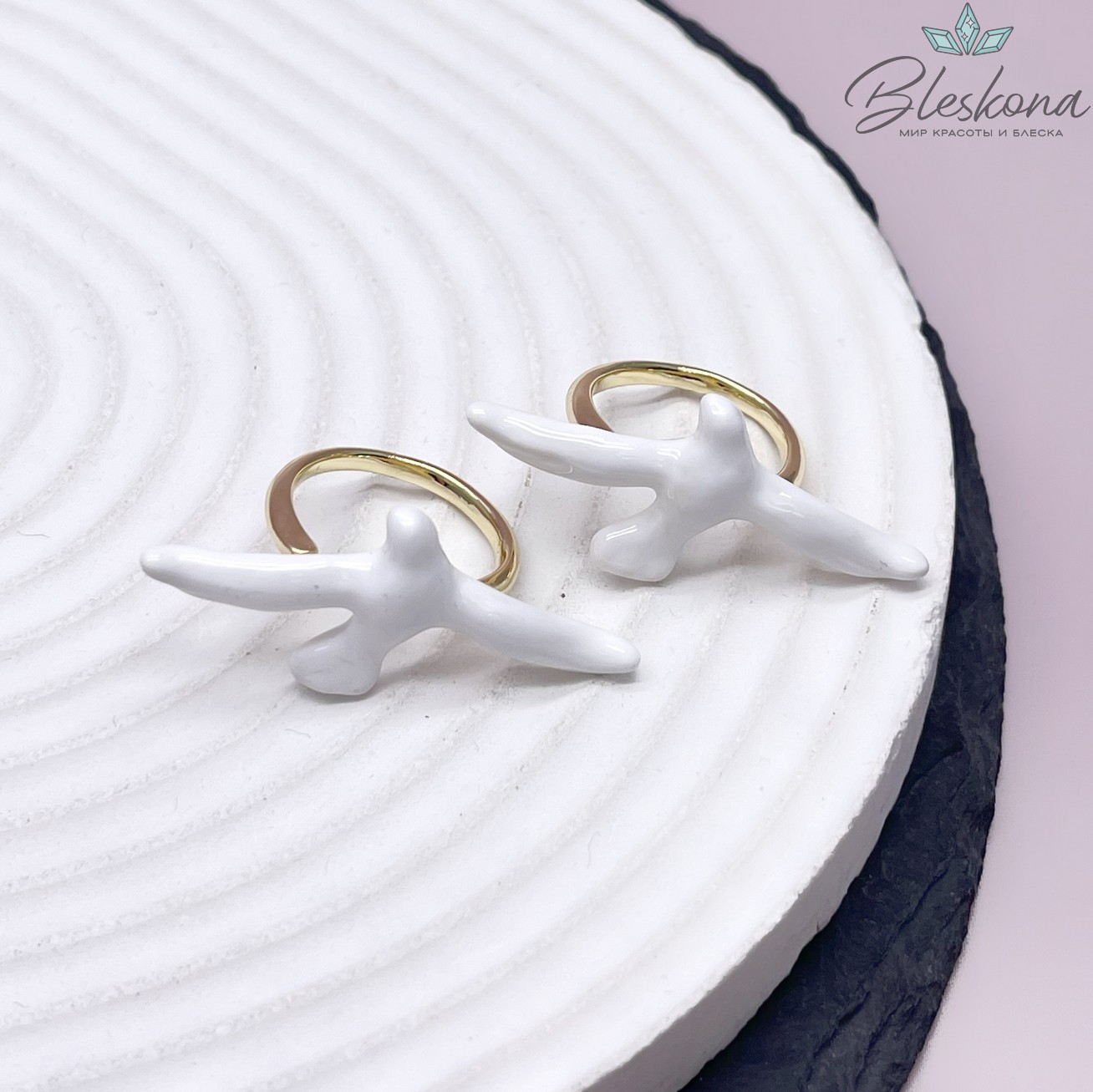 18,6 мм,Цвет золото, Кольцо Белый Голубь (Птица) безразмерное 