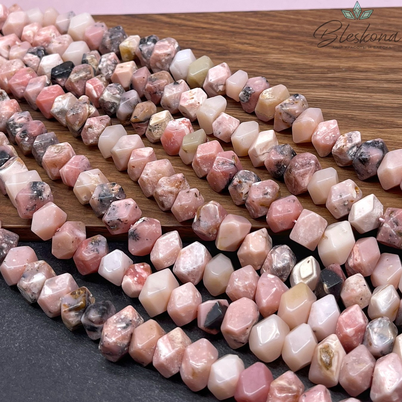 Опал розовый фриформ (9-10)*(9-11) мм