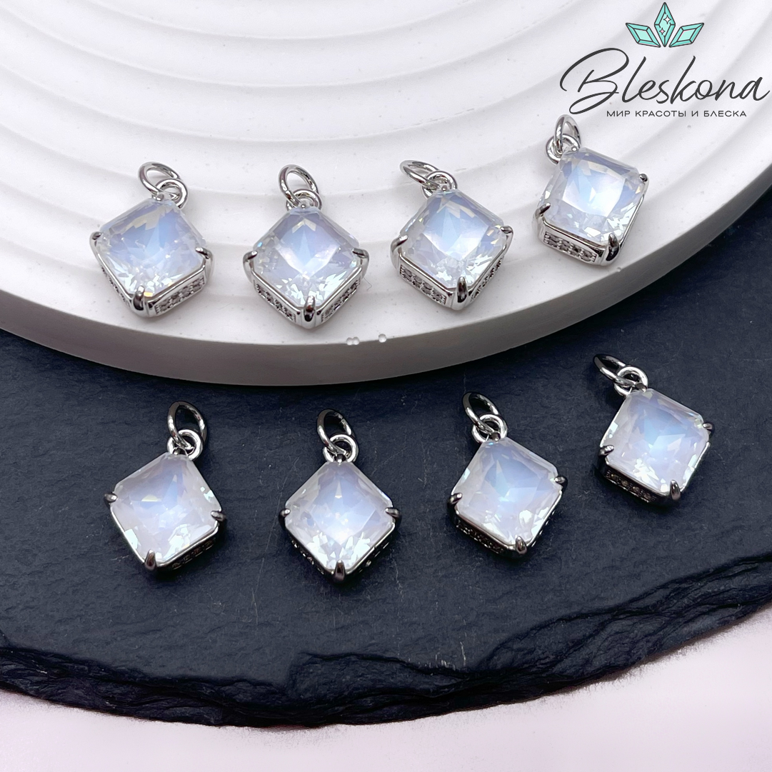 13,7*11 мм, цвет серебро, Подвеска ромб стекло белое с переливом