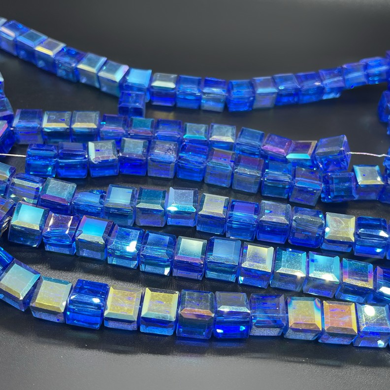 8 мм Стекло Lux, куб огранка, цвет синий с переливом