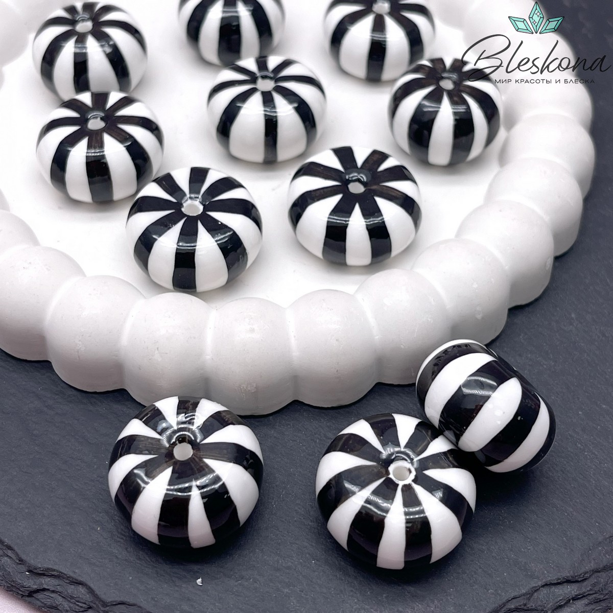 14*23 мм Бусина Бублик белый черные полосы