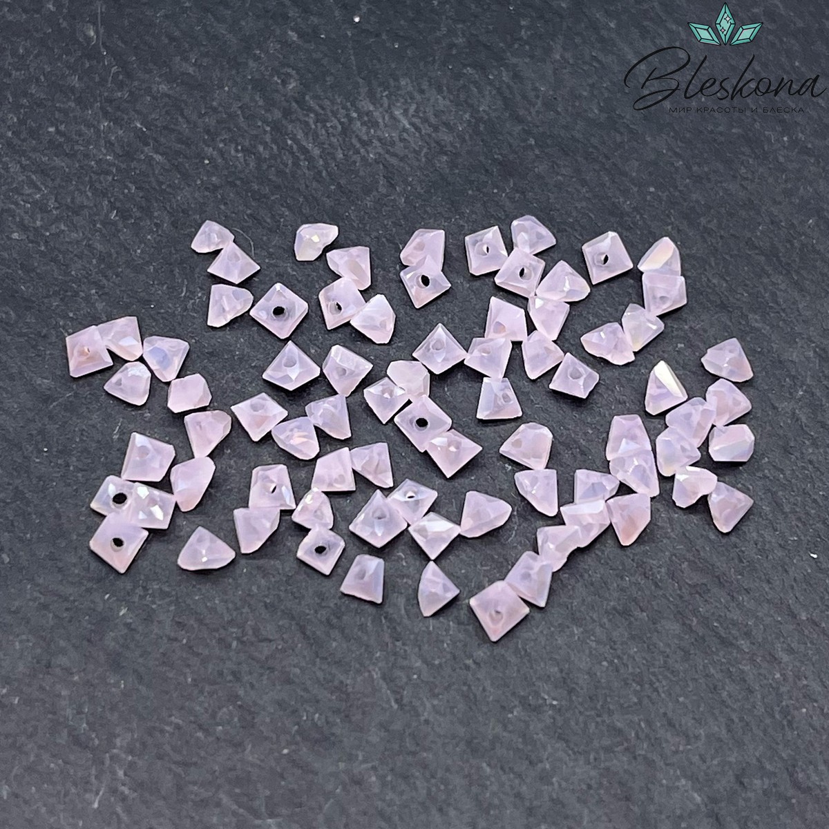 Чешское стекло №106 3,5мм треугольник