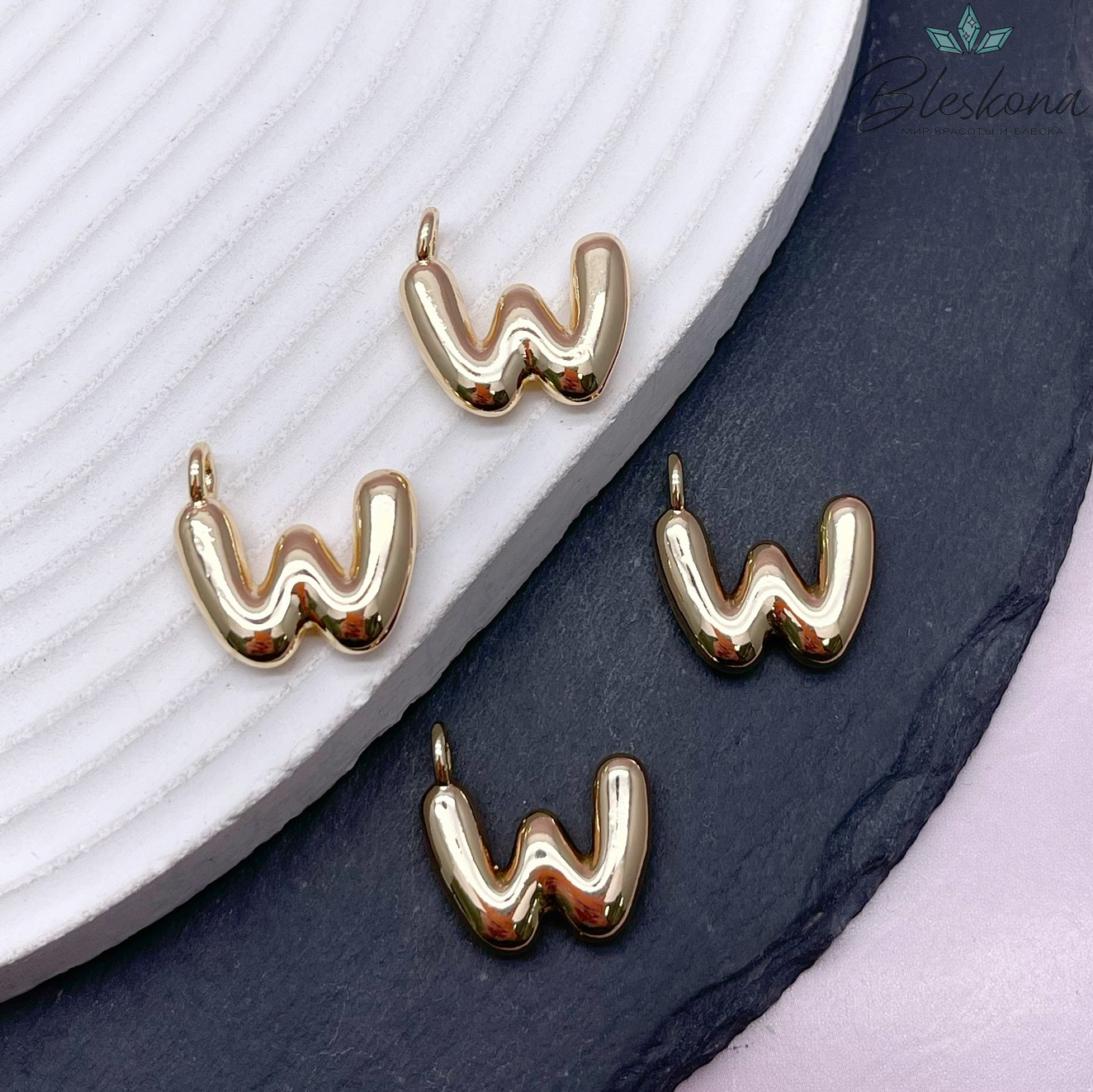 18 мм, Цвет золото, Буква объемная W