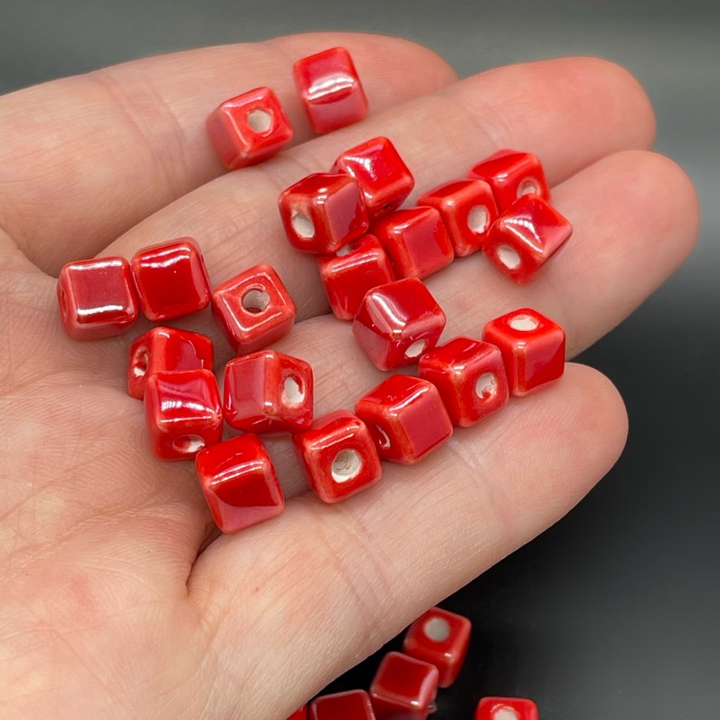 6 мм Бусина куб, керамика цвет красный