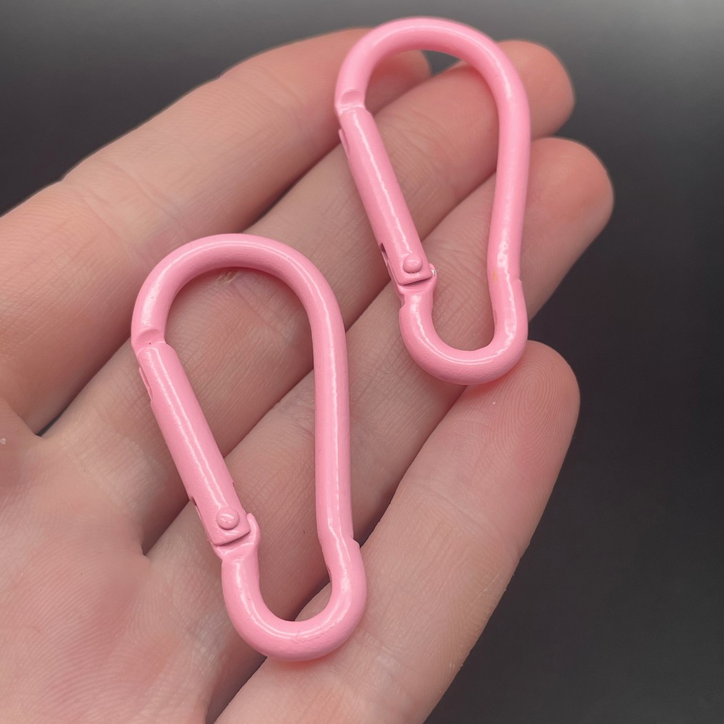 22*45,7мм , Замок-карабин крупный ярко-розовая  эмаль 