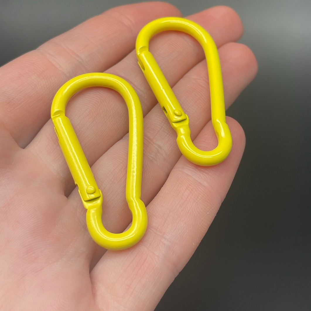 22*45,7мм , Замок-карабин крупный желтая  эмаль 