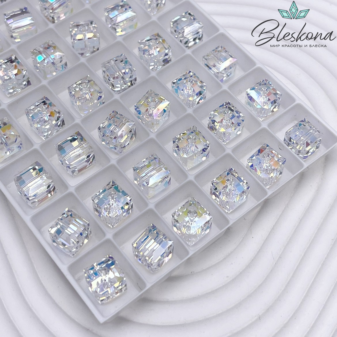 5601 Cube Bead 8 мм Crystal Aurore Boreale (ABB)