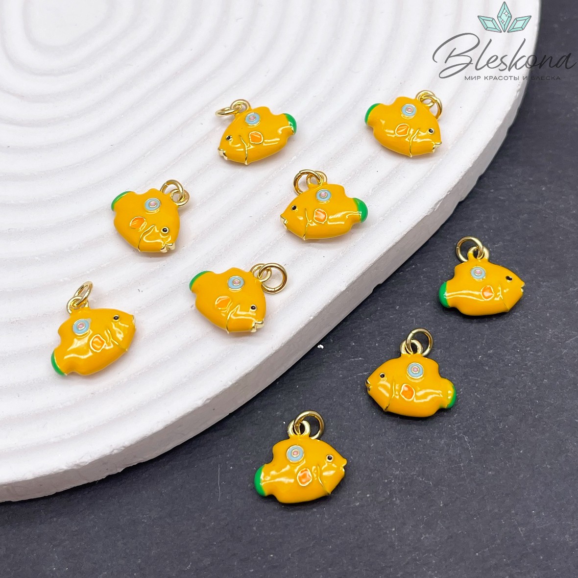 13*4 мм Цвет золото, Подвеска рыбка оранжевая эмаль