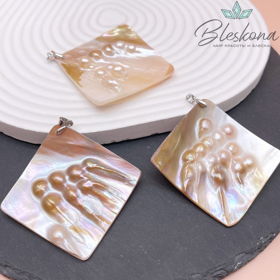 Перламутровая подвеска ромб с жемчугом Цвет серебро 54-55 мм